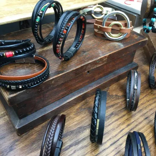 Coral Onyx Leather Bracelet for Men: Stylish Multi-Strand Jewelry